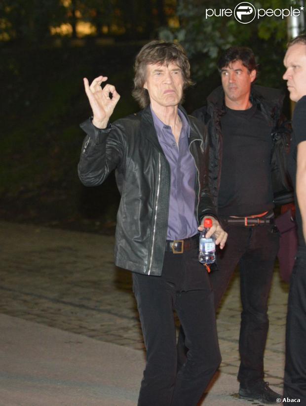 Mick Jagger devant le Trabendo où jouent les Rolling Stones, à Paris, le 25 octobre 2012.