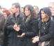 Les proches de Christian Donzé bouleversés lors de ses obsèques en l'église Notre-Dame de La Salette à Grenoble, le 26 octobre 2012.