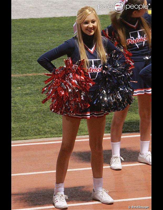 Ava, la fille de Heather Locklear et Richie Sambora, participe en tant que pom-pom girl, le samedi 27 octobre 2012, à Los Angeles.