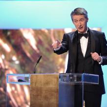 <p>Antoine de Caunes durant la 37e cérémonie des César à Paris, le 24 février 2012.</p>