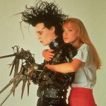 Winona Ryder et Johnny Depp dans <em>Edward aux mains d'argent</em> (1990).