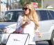 Petra Ecclestone surprise en pleine séance shopping avec une amie du côté de West Hollywood, son petit ventre rond apparent, le 30 octobre 2012
