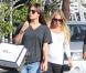 Petra Ecclestone surprise en pleine séance shopping avec une amie du côté de West Hollywood, son petit ventre rond apparent, le 30 octobre 2012 - photos Purepeople
