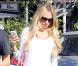 Petra Ecclestone surprise en pleine séance shopping avec une amie du côté de West Hollywood, son petit ventre rond apparent, le 30 octobre 2012