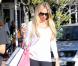 Petra Ecclestone surprise en pleine séance shopping avec une amie du côté de West Hollywood, son petit ventre rond apparent, le 30 octobre 2012