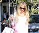 Petra Ecclestone surprise en pleine séance shopping avec une amie du côté de West Hollywood, son petit ventre rond apparent, le 30 octobre 2012