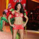 Défilé Victoria's Secret : Adriana Lima et Alessandra Ambrosio sexy avec Rihanna