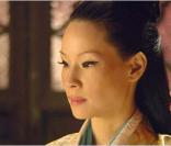 Lucy Liu flippante et sexy face à Russell Crowe dans L'Homme aux poings de fer
