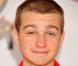 Mon oncle Charlie : Angus T. Jones implore les fans de ne plus regarder sa série