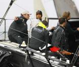 Lewis Hamilton fait la course.. au large !
