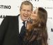 Le photographe Mario Testino et le mannequin Izabel Goulart, complices sur le tapis rouge du palais Fernán Núñez pour le lancement du Vogue España de décembre 2012. Madrid, le 27 novembre 2012.
