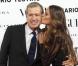 Le photographe Mario Testino et le mannequin Izabel Goulart, complices sur le tapis rouge du palais Fernán Núñez pour le lancement du Vogue España de décembre 2012. Madrid, le 27 novembre 2012.
