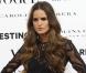 Izabel Goulart ose la transparence dans une robe Etro accessoirisée de souliers Yves Saint Laurent lors de la soirée lancement du Vogue España de décembre 2012 au palais Fernán Núñez. Madrid, le 27 novembre 2012.