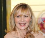 Kim Cattrall lance les soldes de chez Harrods