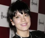 lily Allen lance les soldes de chez Harrods, en décembre 2007