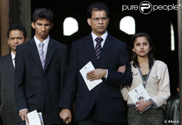 La famille de Jacintha Saldanha : son époux Ben Barboza et ses enfants Junal et Lisha - lors d'une messe à Westminster, le 15 décembre 2012.