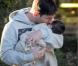 Lionel Messi très câlin avec son petit Thiago dans les rues de Barcelone le lundi 10 décembre 2012.