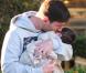La star du FC Barcelone Lionel Messi très câlin avec son petit Thiago dans les rues de Barcelone le lundi 10 décembre 2012.