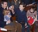 Le prince Christian s'éclate en voyant son frère Vincent coiffé d'une couronne de bougies. La princesse Mary et le prince Frederik de Danemark étaient avec leurs quatre enfants, Christian, Isabella, Vincent et Josephine, au concert de Noël annuel à l'église Esajas de Copenhague, le 16 décembre 2012.