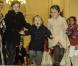  Le prince Vincent quitte l'église d'un pas décidé ! Le prince Frederik et la princesse Mary de Danemark étaient avec leurs quatre enfants, Christian, Isabella, Vincent et Josephine, au concert de Noël annuel à l'église Esajas de Copenhague, le 16 décembre 2012. 