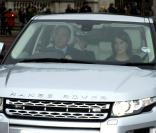La princesse Eugenie d'York visitait le 20 décembre 2012 le Royal National Orthopaedic Hospital à Londres, où elle a été opérée pour une scoliose lorsqu'elle avait 12 ans. Après quoi, elle s'est rendue à Buckingham pour le déjeuner pré-Noël (photo).
