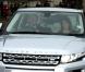 La princesse Eugenie d'York visitait le 20 décembre 2012 le Royal National Orthopaedic Hospital à Londres, où elle a été opérée pour une scoliose lorsqu'elle avait 12 ans. Après quoi, elle s'est rendue à Buckingham pour le déjeuner pré-Noël (photo).