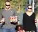 Heidi Klum, accompagnée de son petit ami Martin Kristen, se promène avec ses enfants Lou, Leni, Henry et Johan à Brentwood, le 25 novembre 2012.