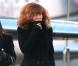 La chanteuse Mylène Farmer et son staff arrivent en jet privé à l'aéroport de Cannes-Mandelieu pour assister aux NRJ Music Awards le 25 Janvier 2013.