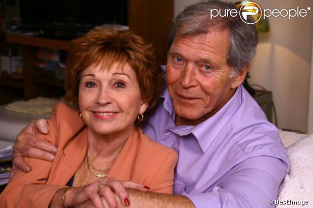 L'actrice Marion Game prend la pose chez elle avec son compagnon actuel, Jean-Claude. Le 1er décembre 2012.