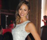 Stacy Keibler : Sexy en soirée, elle devient fan de football pour le Super Bowl