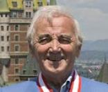 Charles Aznavour reçoit la plus haute distinction canadienne à Quebec
