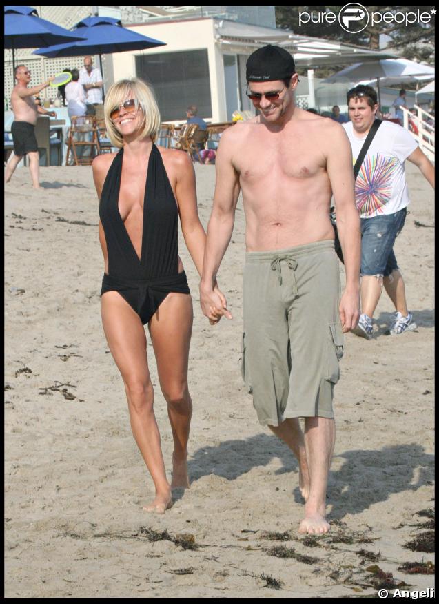 Jim Carrey et Jenny McCarthy s'amusent sur la plage