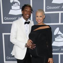 Wiz Khalifa et Amber Rose à la 55e cérémonie des Grammy Awards à Los Angeles le 10 février 2013. Amber Rose portait une robe Donna Karan et Wiz Khalifa un costume Tom Ford.