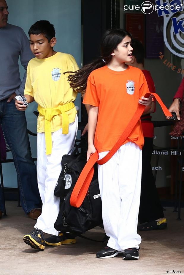 [NUOVE FOTO] Prince, Paris e Blanket Jackson  - Pagina 10 1050065-blanket-jackson-sort-de-son-cours-de-620x0-1