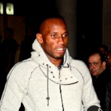 Didier Drogba heureux le 12 février 2013 à Istanbul en sortant du restaurant Zuma