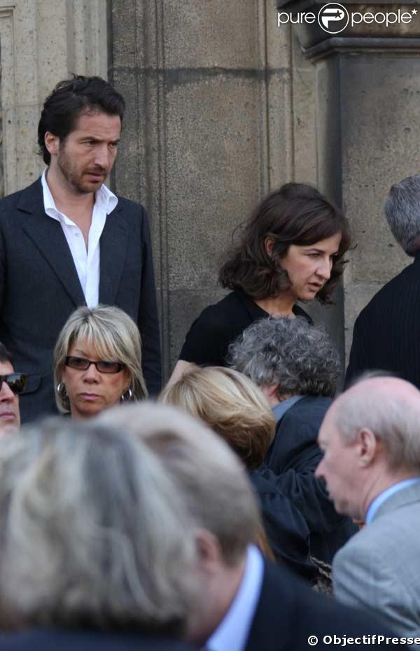Edouard Baer et Valérie Lemercier à l'enterrement de Frédéric Botton
