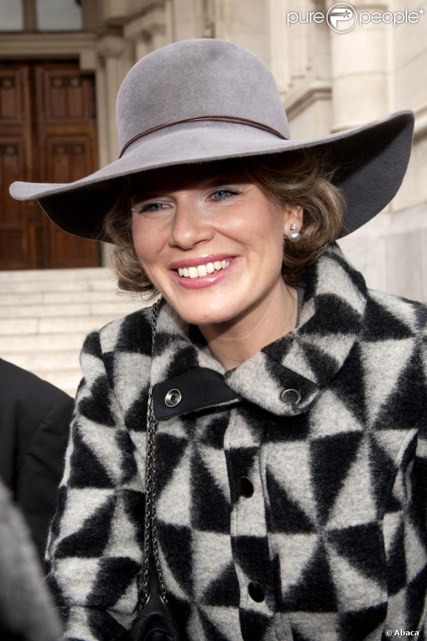 CASA REAL BELGA - Página 19 1057779-princess-mathilde-attending-the-mass-to-620x0-1