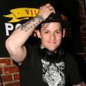 Joel Madden a du coeur... et ça ne passe pas inaperçu !