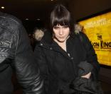  Josh Brolin, en plein divorce avec Diane Lane, accompagnait sa fille Eden au Minskoff Theatre de New York samedi 23 février 2012 pour aller voir une représentation du  musical   Le Roi Lion . 