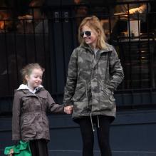 Geri Halliwell et sa fillette Bluebell Madonna sur le chemin de l'école le 1er mars 2013 à Londres