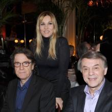 Serge Lama, Francis Cabrel, Mathilde Seigner, Salvatore Adamo, ils étaient tous au restaurant <em>Le Grand Colbert</em> à Paris pour célébrer l'anniversaire de Serge Lama. L'événement a eu lieu après le concert du chanteur qui s'est déroulé à L'Olympia le 11 février 2013.