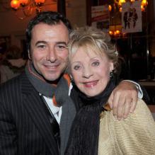 Annie Cordy, Bernard Montiel, ils étaient tous au restaurant <em>Le Grand Colbert</em> à Paris pour célébrer l'anniversaire de Serge Lama. L'événement a eu lieu après le concert du chanteur qui s'est déroulé à L'Olympia le 11 février 2013.