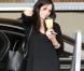 Exclu - Courteney Cox visite un hôtel avec une amie à Beverly Hills, le 5 mars 2013.