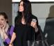 Exclu - Courteney Cox visite un hôtel avec une amie à Beverly Hills, le 5 mars 2013.