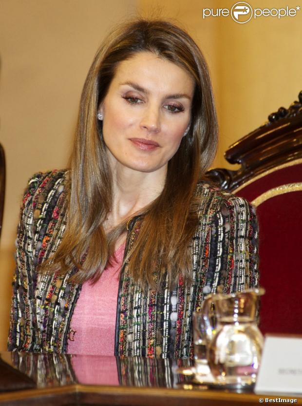 AGENDA PERSONAL DE LA PRINCESA LETIZIA Nº (2) - Página 83 1073270-la-princesse-letizia-d-espagne-assiste-620x0-1