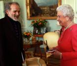 Elizabeth II : Très en joie pour récompenser la poésie et John Agard