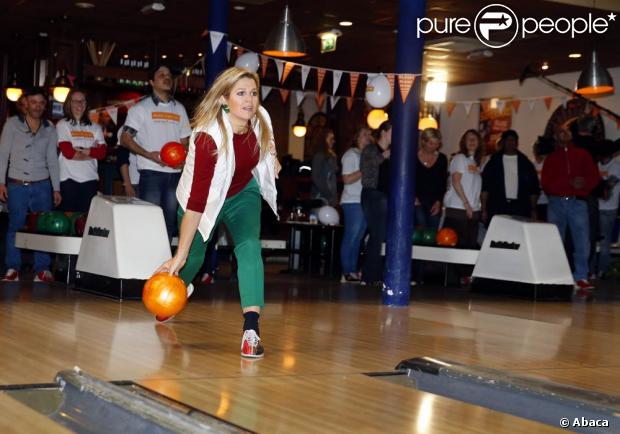 CASA REAL HOLANDESA - Página 27 1080244-dutch-princess-maxima-at-the-bowling-620x0-2