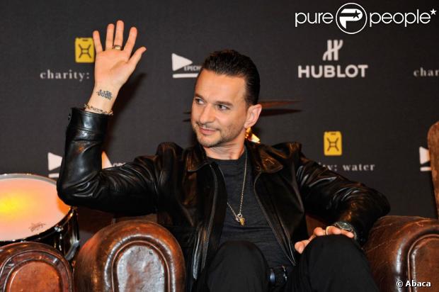 1081072-dave-gahan-of-the-band-depeche-m