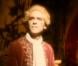 Hugh Laurie dans Walking on Broken Glass d'Annie Lennox