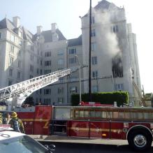 <p>Un incendie a ravagé l'appartement d'Ashley Greene dans West Hollywood, à Los Angeles, le 22 mars 2012. Le feu a pris à cause d'une bougie non éteinte restée sur le canapé. L'actrice de Twilight et ses proches sont indemnes, mais un de ses chiens a péri.</p>